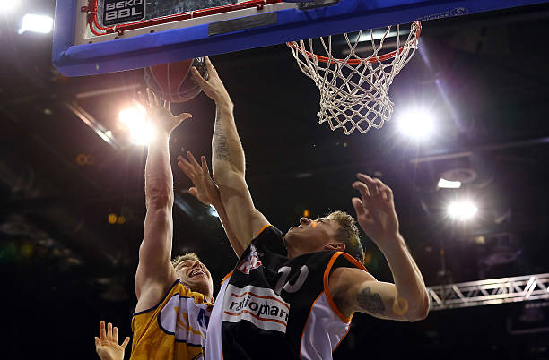 孔德担任的 孔德担任的